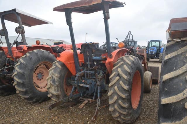 Image of Kubota M4030SU equipment image 2