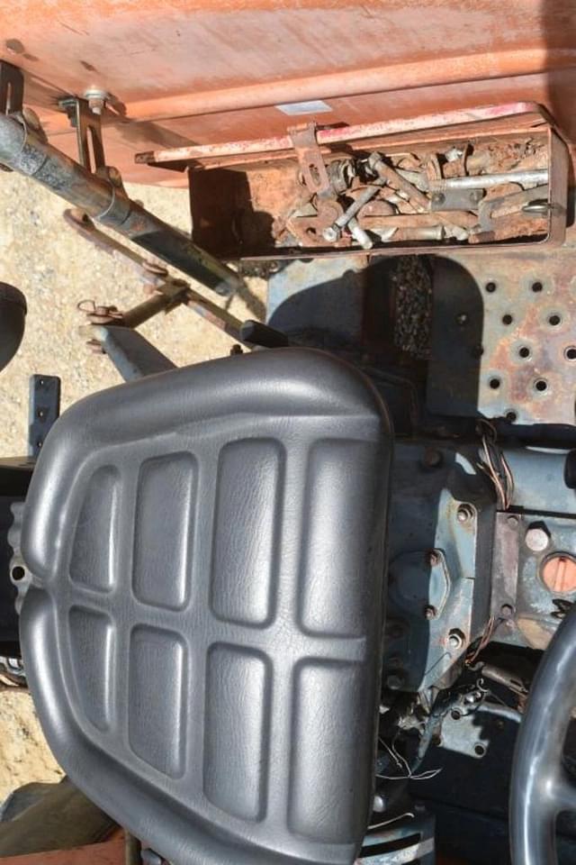 Image of Kubota M4050 equipment image 4