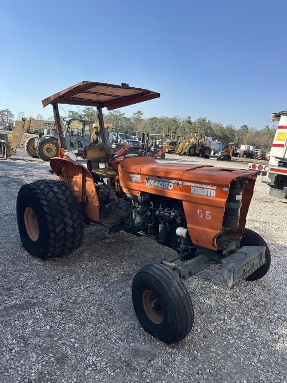 Image of Kubota M4050 equipment image 4