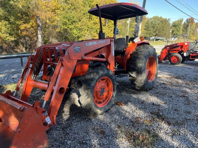 Image of Kubota M4700 equipment image 3