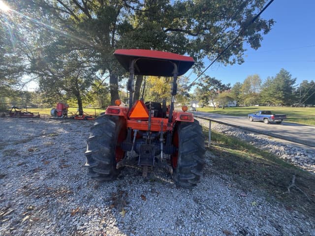 Image of Kubota M4700 equipment image 2