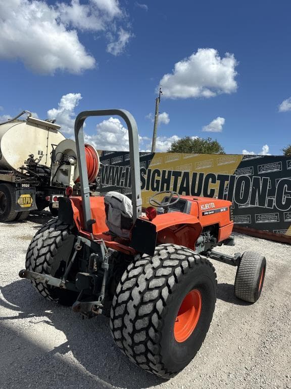 Image of Kubota M4700 equipment image 3