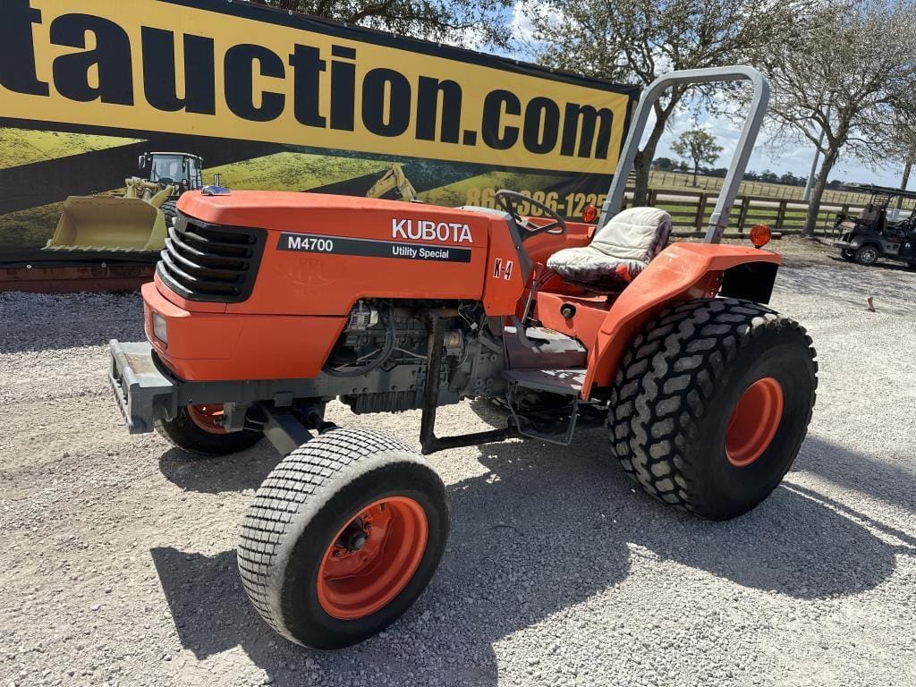 Kubota M4700 Equipment Image0
