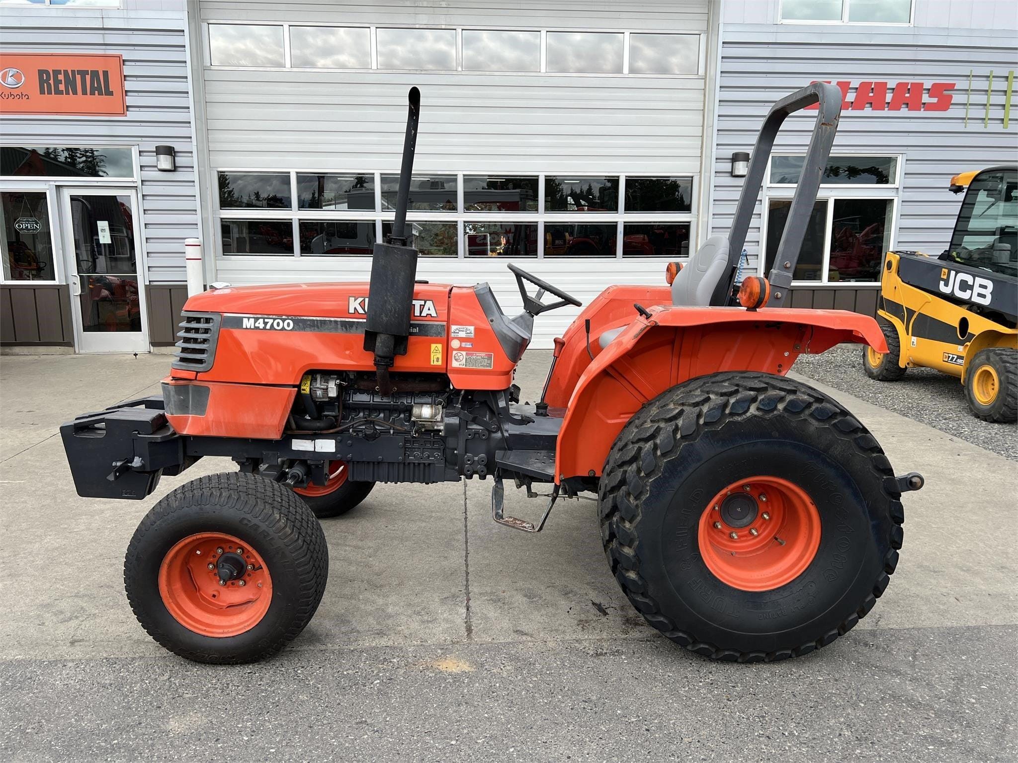 Kubota M4700 Equipment Image0