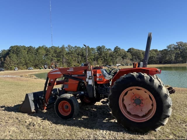 Image of Kubota M4700 equipment image 1