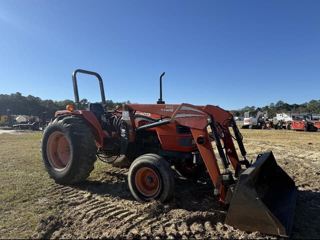 Image of Kubota M4700 equipment image 3