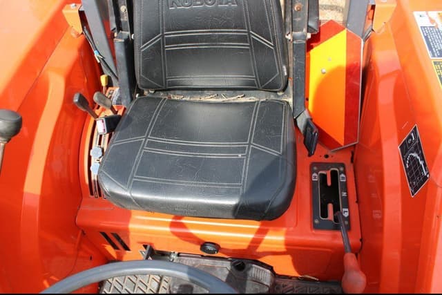 Image of Kubota M4700 equipment image 4