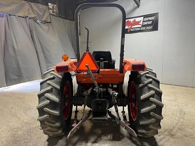 Image of Kubota M4700 equipment image 3