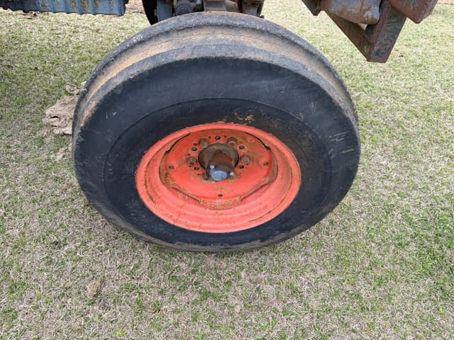 Image of Kubota M4700 equipment image 3