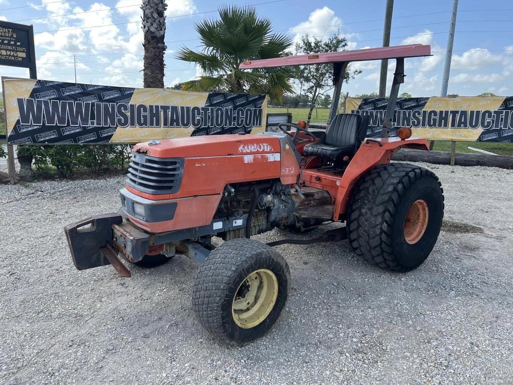 Main image Kubota M4700