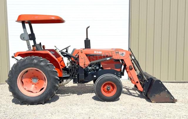 Image of Kubota M4700 equipment image 2
