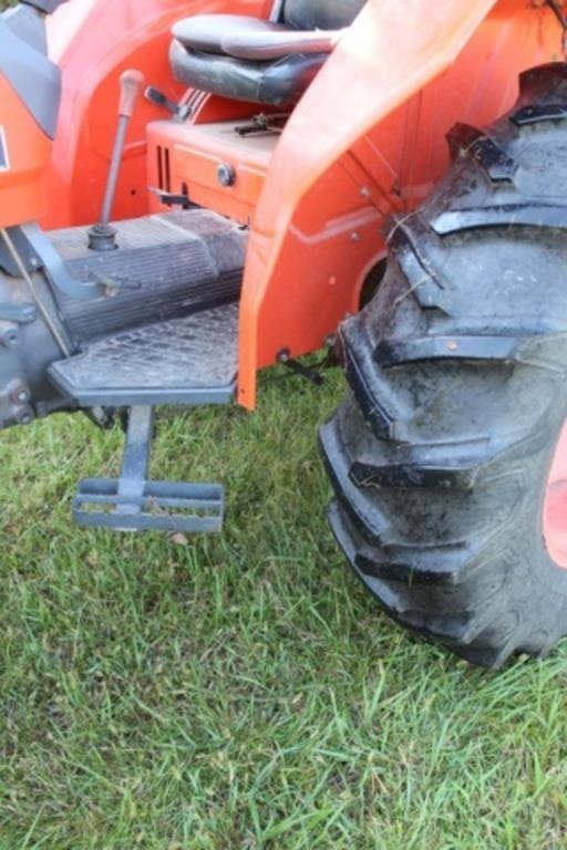 Image of Kubota M4700 equipment image 4