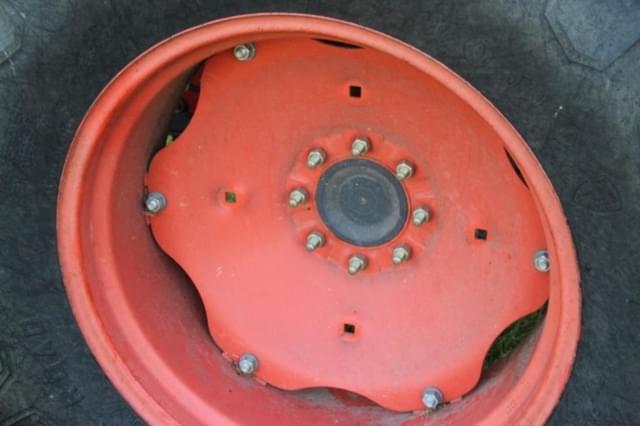 Image of Kubota M4700 equipment image 2