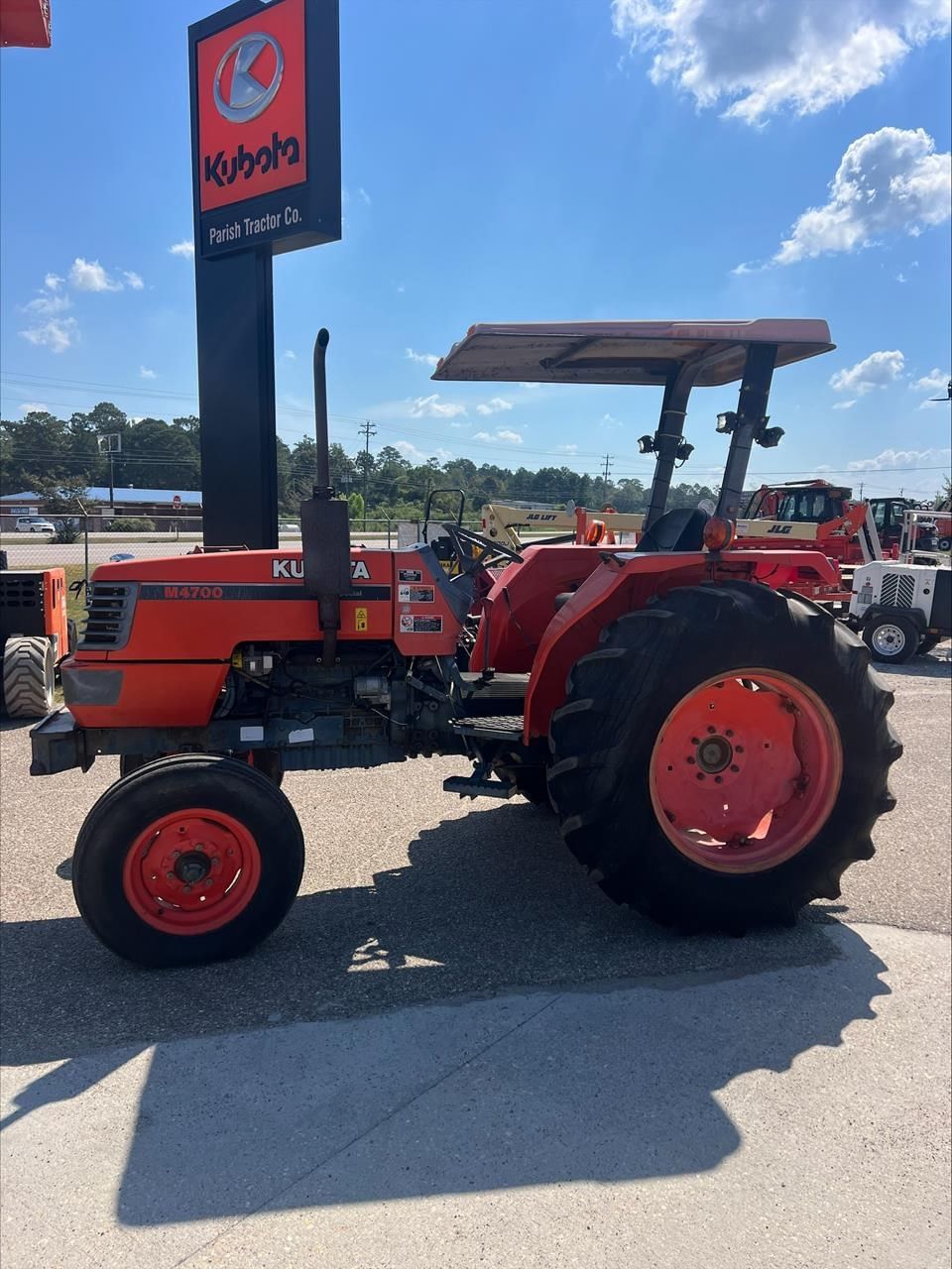 Kubota M4700 Equipment Image0