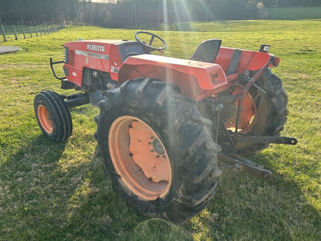 Image of Kubota M4800 equipment image 4