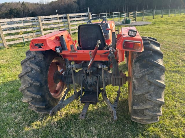 Image of Kubota M4800 equipment image 3
