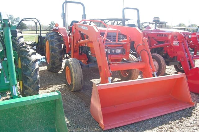 Image of Kubota M4800SU equipment image 3