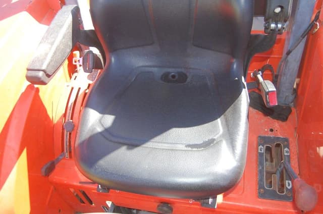 Image of Kubota M4800SU equipment image 4