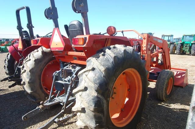 Image of Kubota M4800SU equipment image 2
