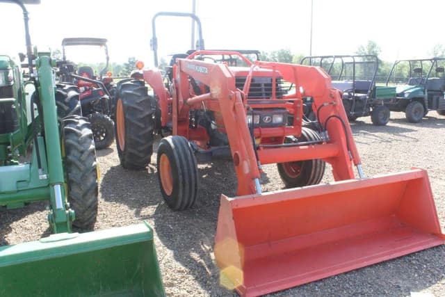 Image of Kubota M4800 equipment image 3