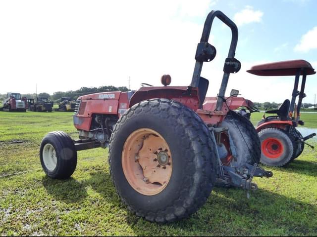 Image of Kubota M4900 equipment image 3