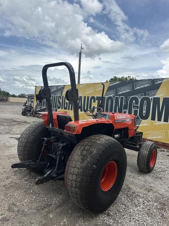 Image of Kubota M4900 equipment image 3