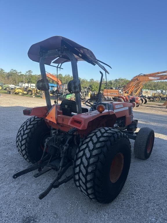 Image of Kubota M4900 equipment image 3