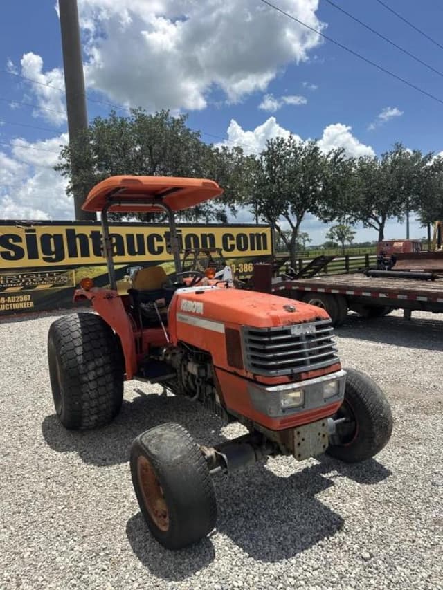 Image of Kubota M4900 equipment image 4