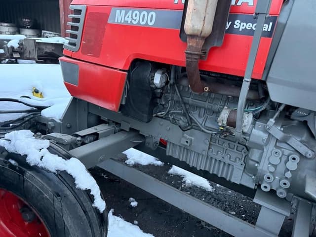 Image of Kubota M4900 equipment image 2