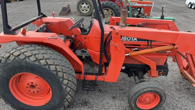 Image of Kubota M4950 equipment image 4