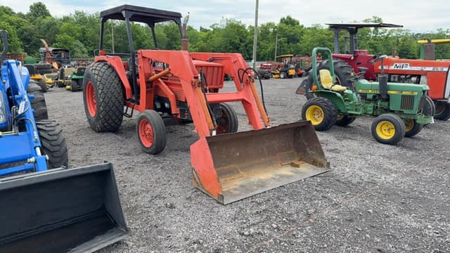 Image of Kubota M4950 equipment image 2
