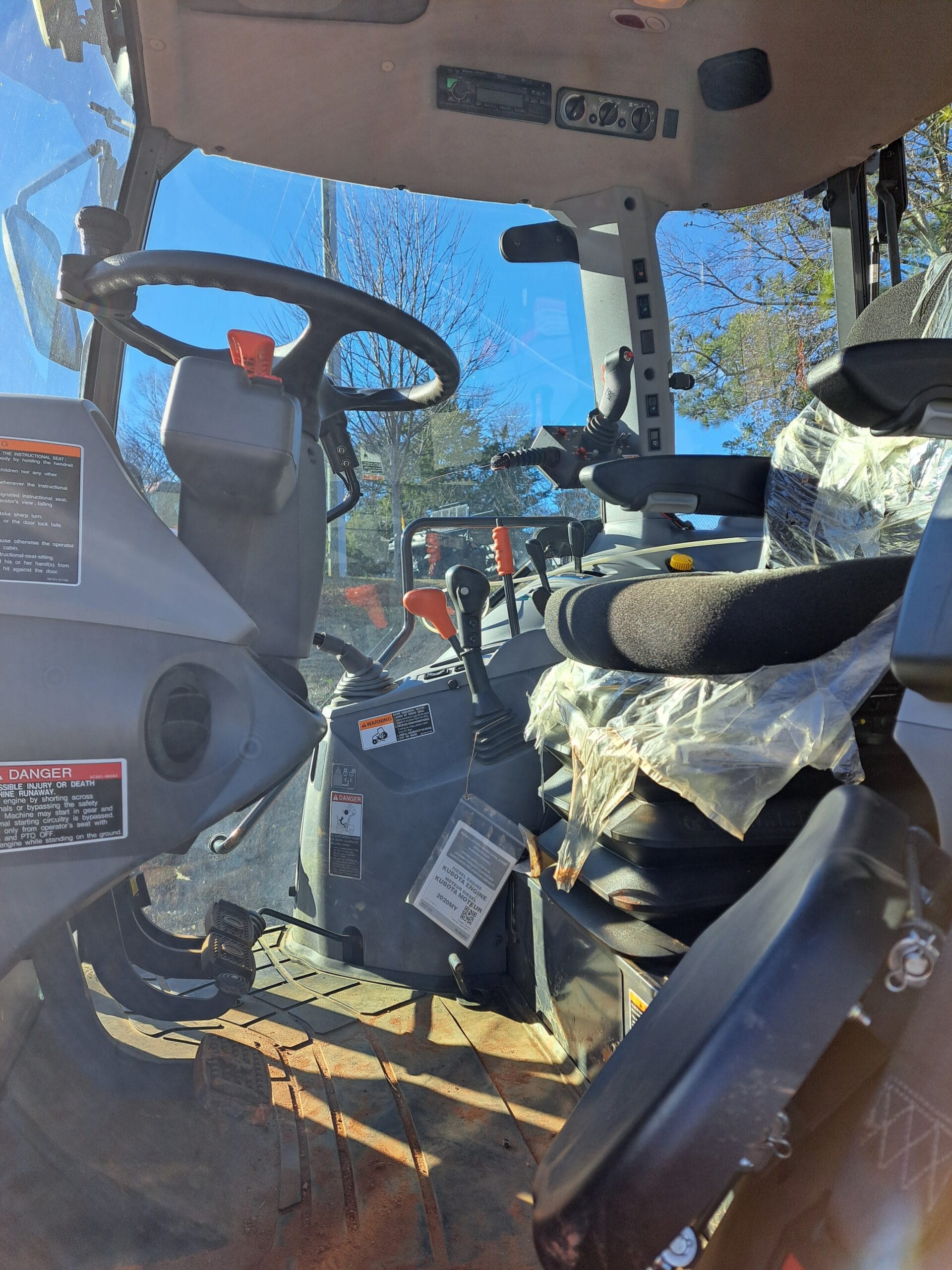 2021 Kubota M4D-061HDC Equipment Image0