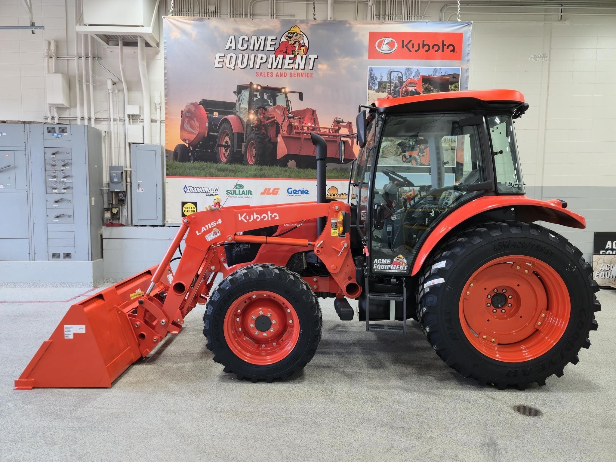 Kubota M4D-071HDC12 Equipment Image0