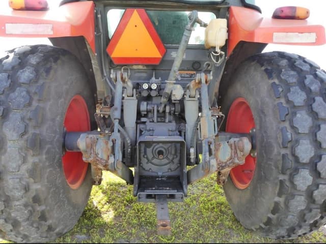 Image of Kubota M5-091 equipment image 4