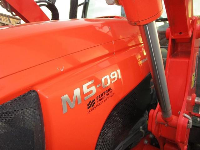 Image of Kubota M5-091 equipment image 3