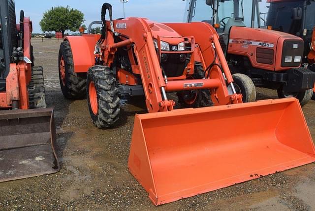 Image of Kubota M5-111 equipment image 3