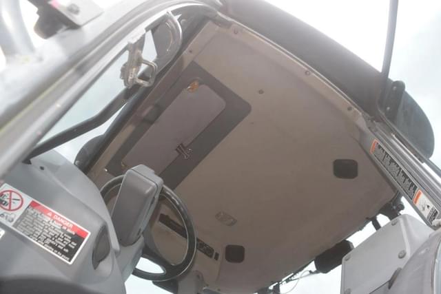 Image of Kubota M5-111 equipment image 4