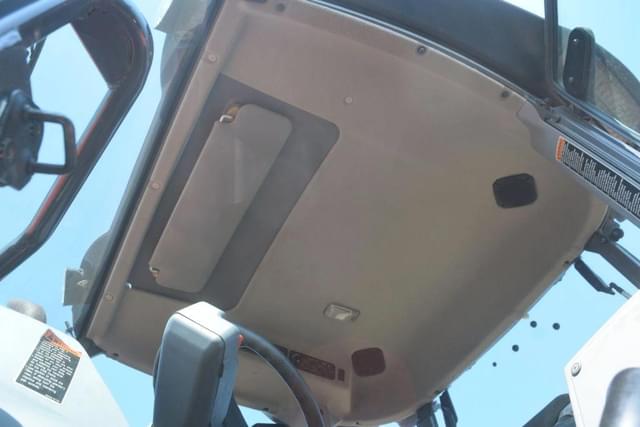 Image of Kubota M5-111 equipment image 4