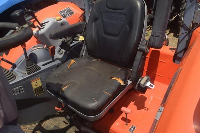 Image of Kubota M5-111 equipment image 4