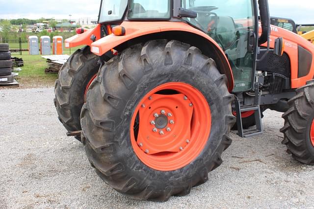 Image of Kubota M5-111 equipment image 4