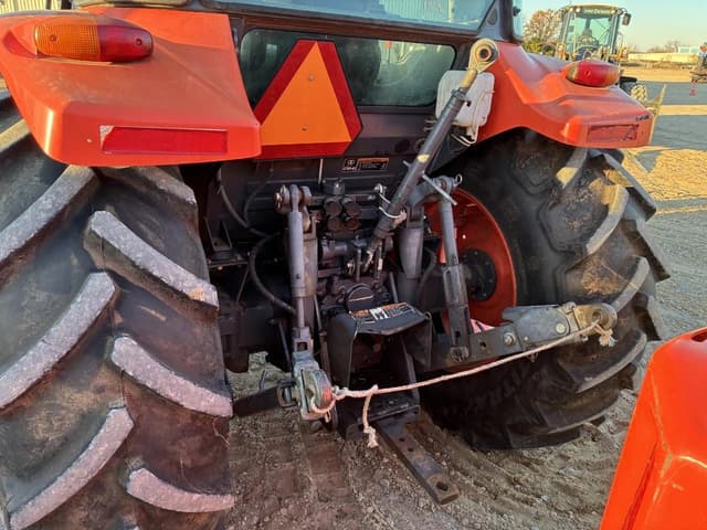 Image of Kubota M5-111 equipment image 4