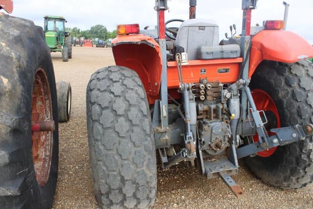 Image of Kubota M5-111 equipment image 3