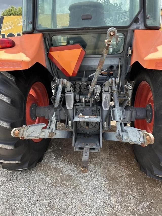 Image of Kubota M5-111 equipment image 2