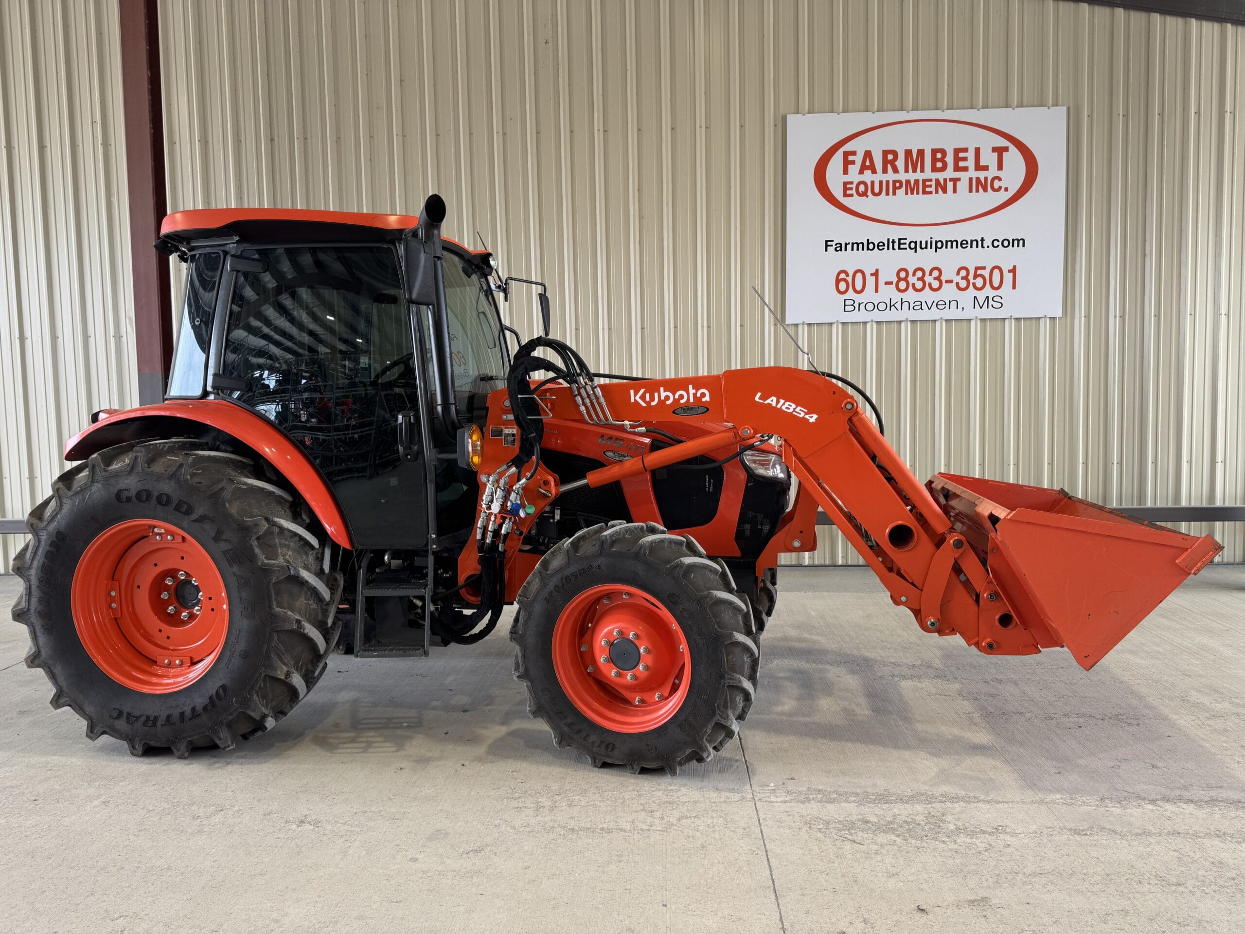 2023 Kubota M5-111 Equipment Image0