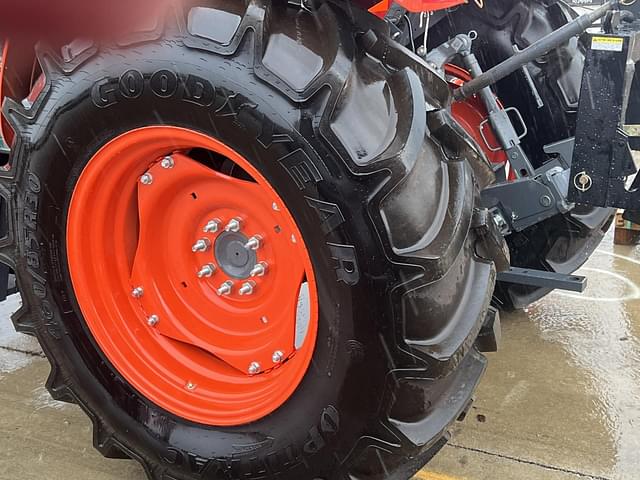 Image of Kubota M5-111 equipment image 2