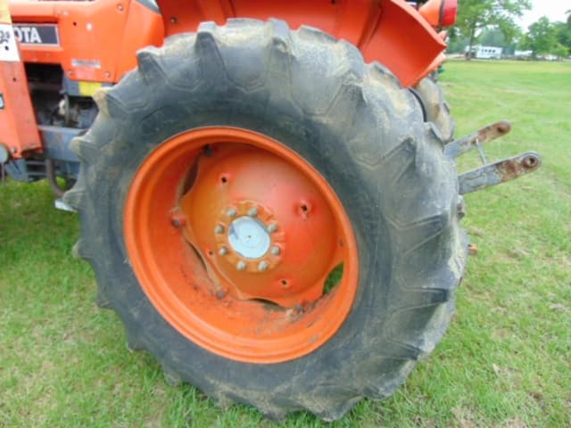Image of Kubota M5030 equipment image 3