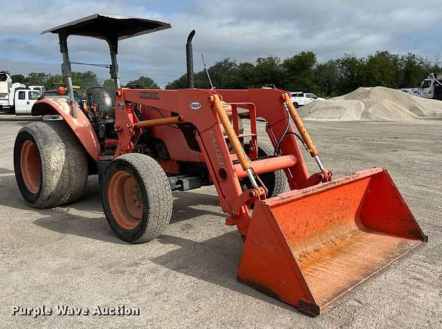 Image of Kubota M5040D equipment image 2