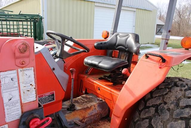 Image of Kubota M5400 equipment image 4