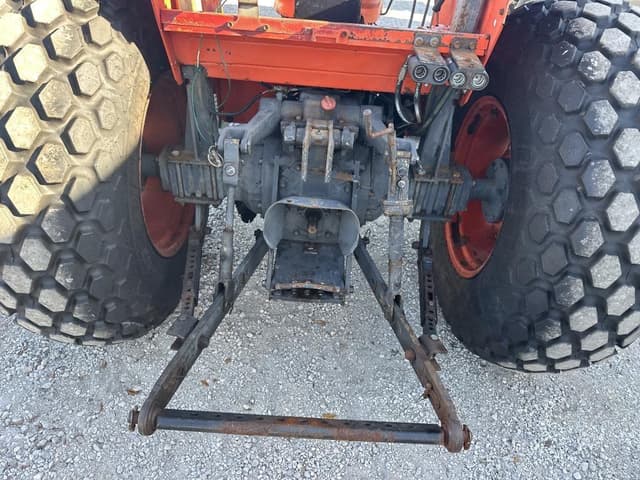 Image of Kubota M5400 equipment image 2