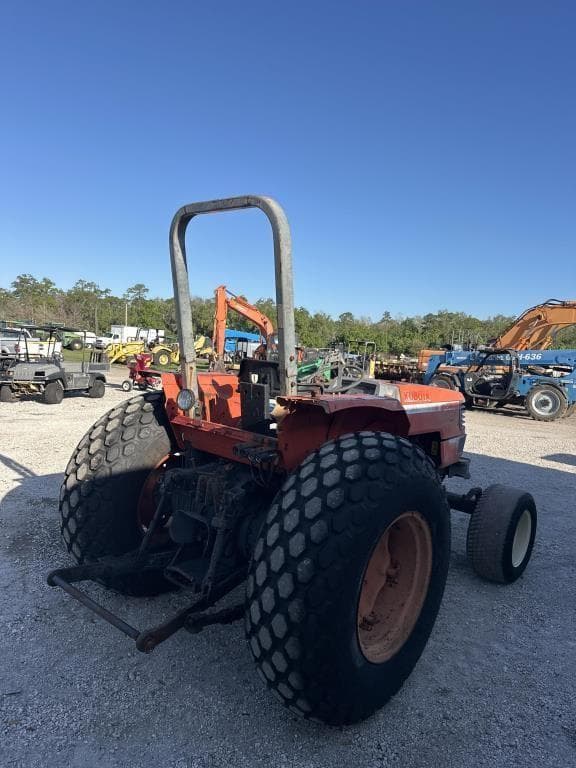 Image of Kubota M5400 equipment image 3